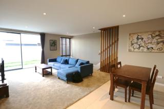 Golden Sun Apartment -Two bedrooms, Three bedrooms - Christchurch - 0