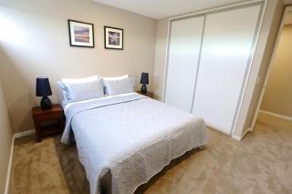 Golden Sun Apartment -Two bedrooms, Three bedrooms - Christchurch - 4