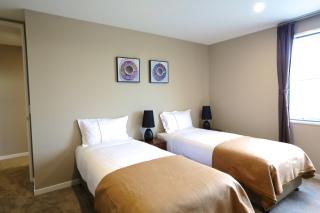 Golden Sun Apartment -Two bedrooms, Three bedrooms - Christchurch - 3