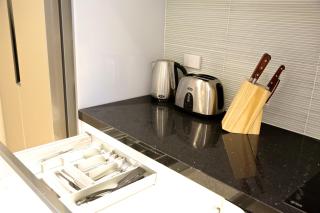Golden Sun Apartment -Two bedrooms, Three bedrooms - Christchurch - 7