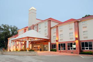 Best Western Plus Sandusky Hotel & Suites - 5