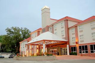 Best Western Plus Sandusky Hotel & Suites - 3