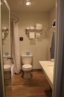 Umpqua Valley Hotel - 1