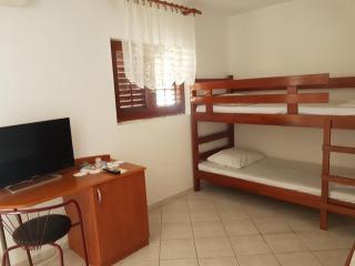 Apartments Denis - Metajna - 9