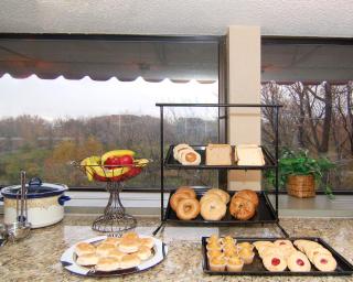 The View Inn & Suites Bethlehem / Allentown / Lehigh Airport - 1