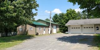 Becker's Private Studio 2 Queen Beds, 1 Futon with a Great Back Yard! - Auburn - 0
