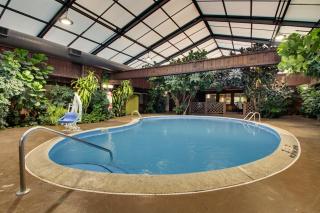 Greenfield Inn & Suites Elizabethtown, KY I65 Exit 94 - 4