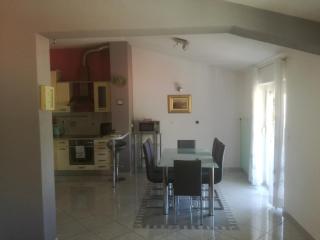 Apartments Lea - Podstrana - 1