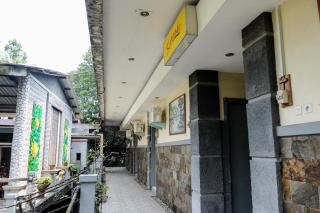 RedDoorz Plus near Jalan Baru Bogor - Bogor - 5