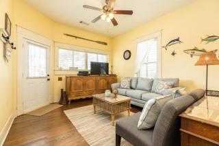 Castaway Cottage - Galveston - 0