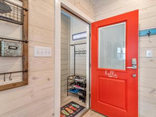 Coral Dreams-Luxe Cottage steps from the Beach & Pool! - Gulf Shores - 7