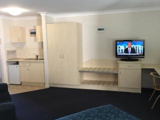 Tuckerbox Motor Inn - 8
