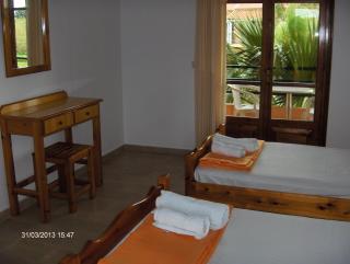 Feakes Apartments - 1