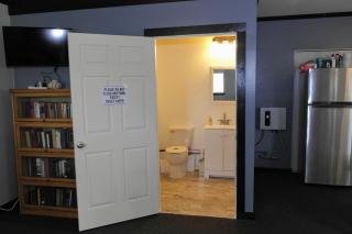 Becker's Private Studio 2 Queen Beds, 1 Futon with a Great Back Yard! - Auburn - 3