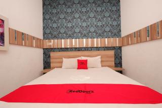 RedDoorz near Plaza Simpang Lima - Semarang - 2