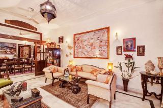 On The House Boutique Bed Breakfast with Terrace Garden Views - 7