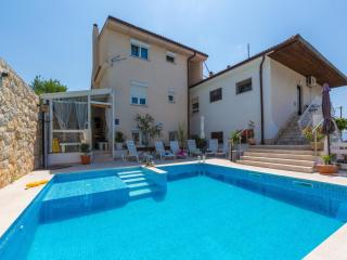 Apartments Susanne - Novi Vinodolski - 0