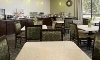 Best Western Plus Philadelphia Airport South - at Widener University - Chester - 6