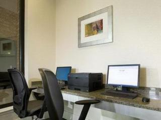Best Western Plus Philadelphia Airport South - at Widener University - Chester - 4