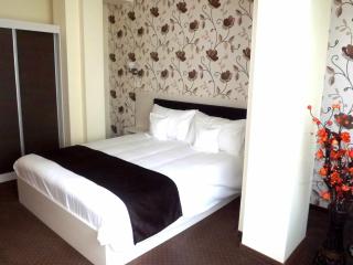 West Plaza Hotel - Bucharest - 6