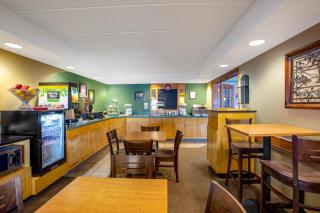 AmericInn by Wyndham Kearney - Kearney - 4