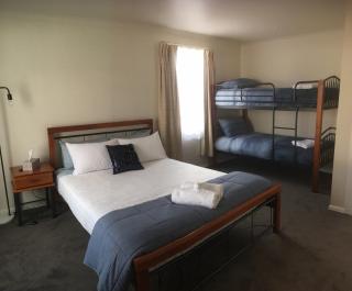 3ree- Spacious & Charming Apartment - 6