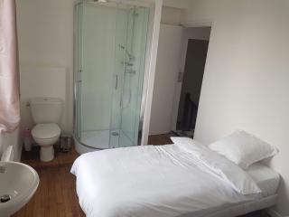 CHAMBRES / BEDROOM - Pleine-Fougères - 1