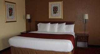 AmericInn by Wyndham West Bend - West Bend - 2