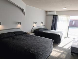 The Village Inn Hotel - Te Anau - 5
