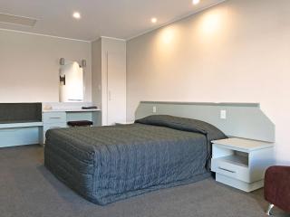 The Village Inn Hotel - Te Anau - 3