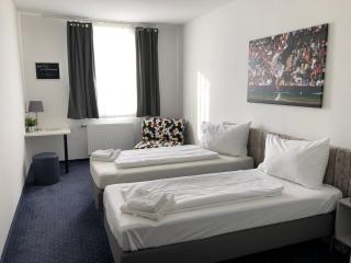 Pension Tennisweber - Schwechat - 0