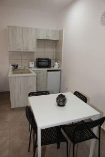 Polyxeni Hotel Apartments - 4