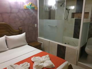 Hotel Las Guacamayas Guatapé - 1