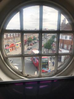 Cheap basic, no frills flat. Sleeps 6, suitable for construction workers? - Edgware - 4