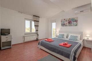 Lavander 3 private room with bathroom and balcony - Pula - 7