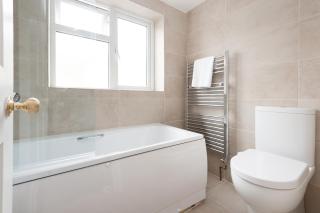 Sea Breeze Cottage with Parking by MyHolidayLet - Brighton & Hove - 3