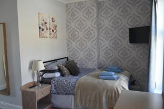 Adelaide Apartments 2 - 9