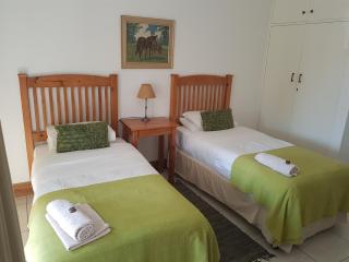 Homestead Lake Cottage - Benoni - 4