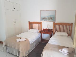 Homestead Lake Cottage - Benoni - 5