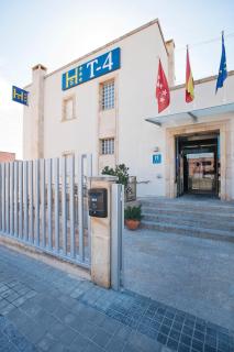 Hostal T4 - 9