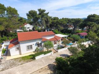 Spacious Holiday Home in Molat with Pool - Brgulje - 4