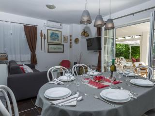 Spacious Holiday Home in Molat with Pool - 2
