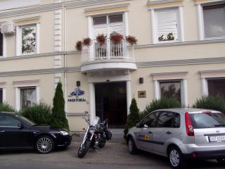 Tisza Alfa Hotel - Szeged - 9
