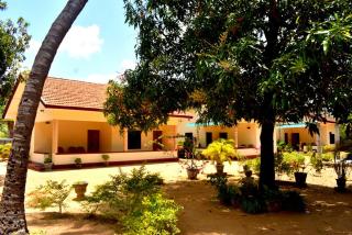 Yaswi Guest House - Pasikuda - 1