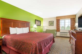 Days Inn & Suites by Wyndham Wichita - Wichita - 2