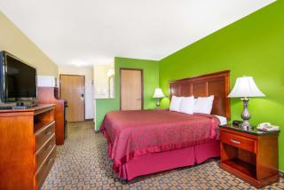 Days Inn & Suites by Wyndham Wichita - Wichita - 4