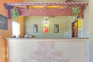 Super 8 by Wyndham Tucson Downtown Convention Center - 8