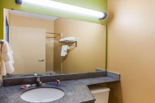 Days Inn & Suites by Wyndham Corpus Christi Central - Corpus Christi - 4