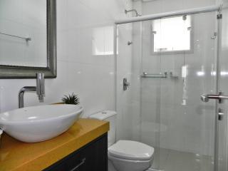 1056 - Apartamento para locação na praia de Bombinhas - 8