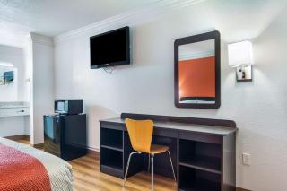 Motel 6-Marshall, TX - 1